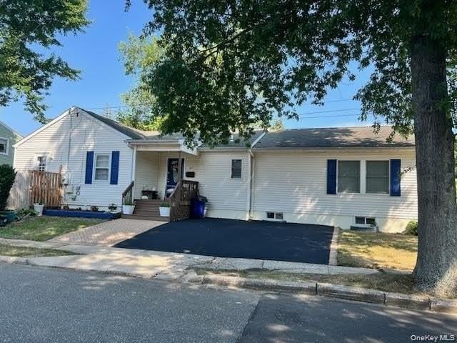 301 Laurel Rd - Photo 3 of 12