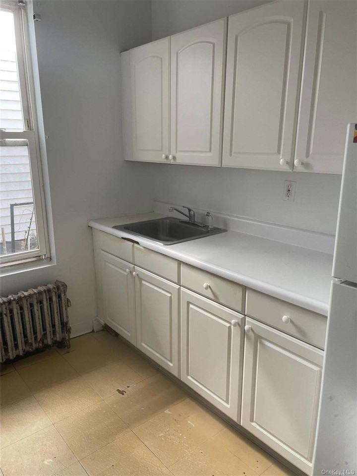 62 Middle Neck Rd Unit 2rear #2REAR - Photo 5 of 9