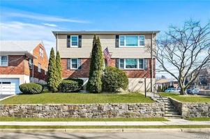 featured image of 4 Willow St Unit 2 #2