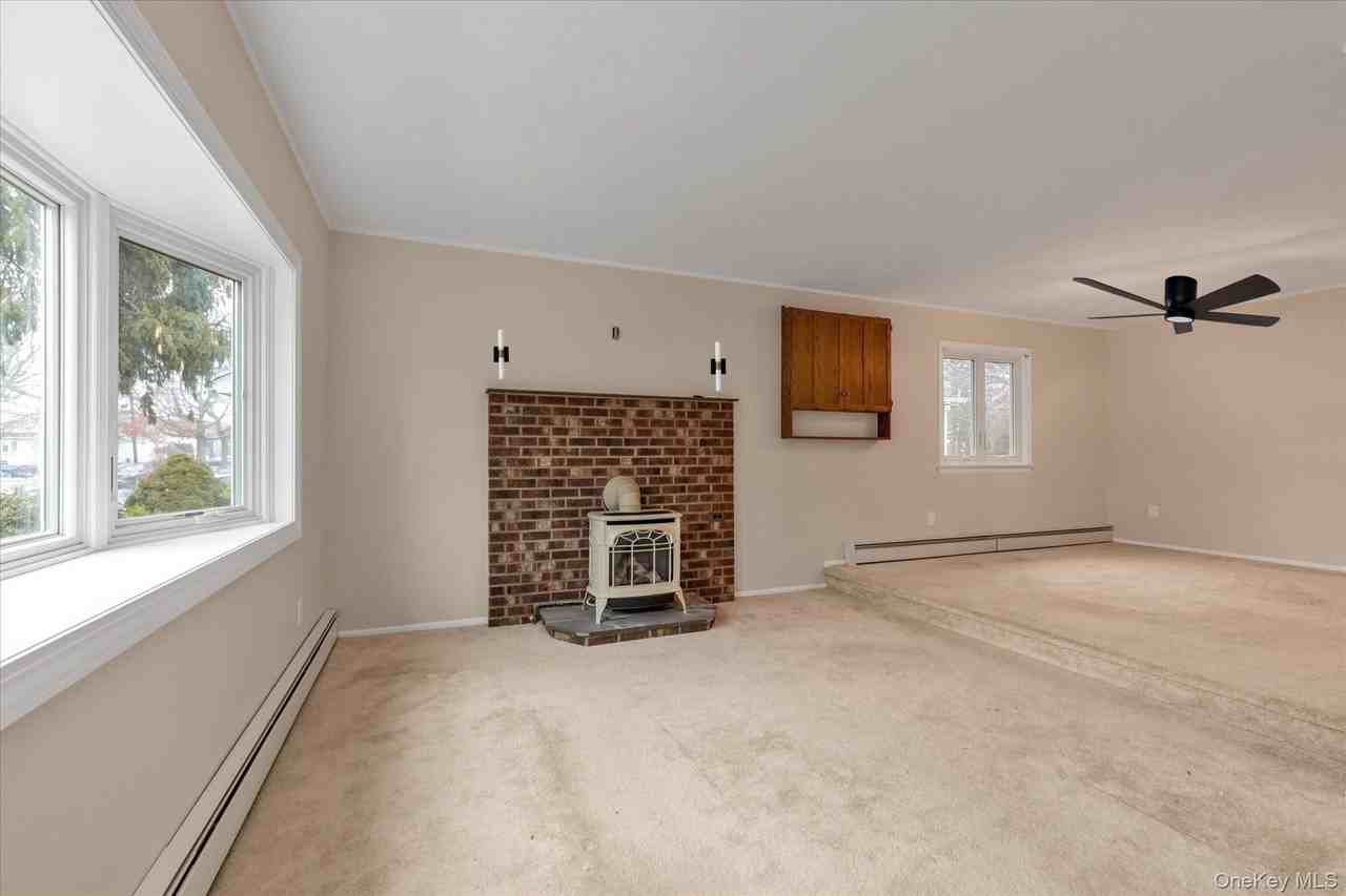 1835 Cornelius Ave - Photo 2 of 9