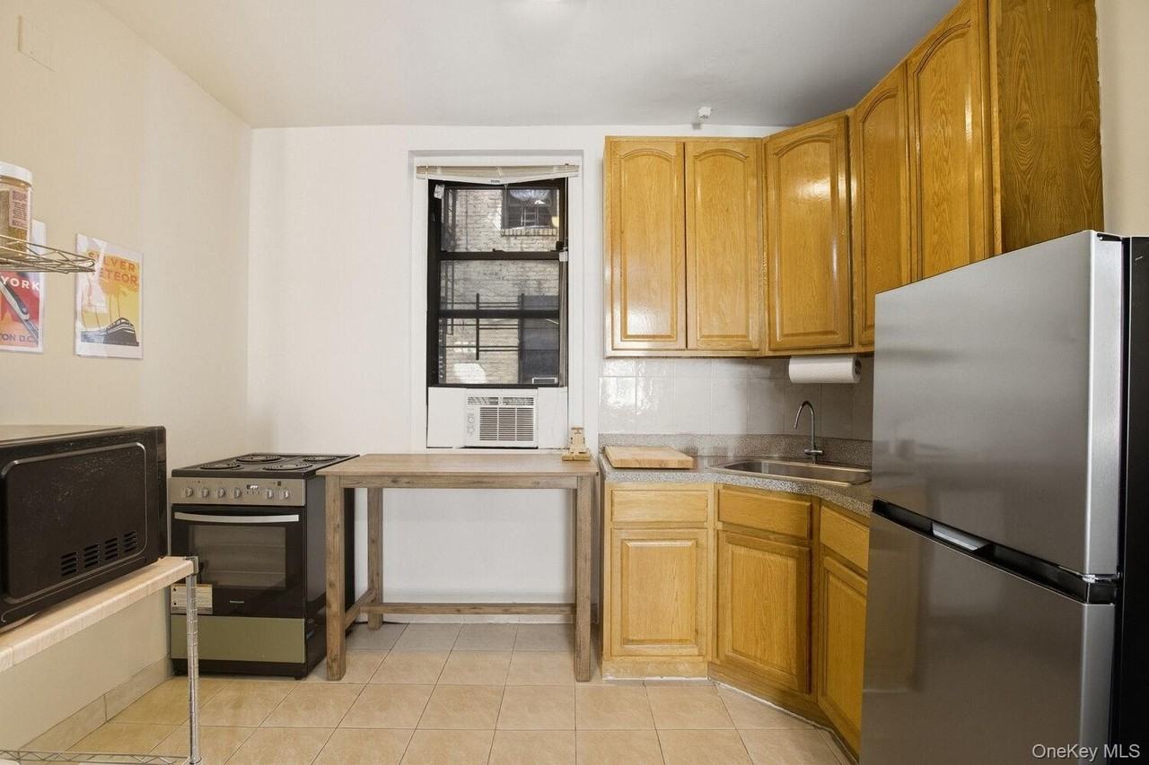 2105 33rd St Apt 1g #1G - Photo 4 of 7