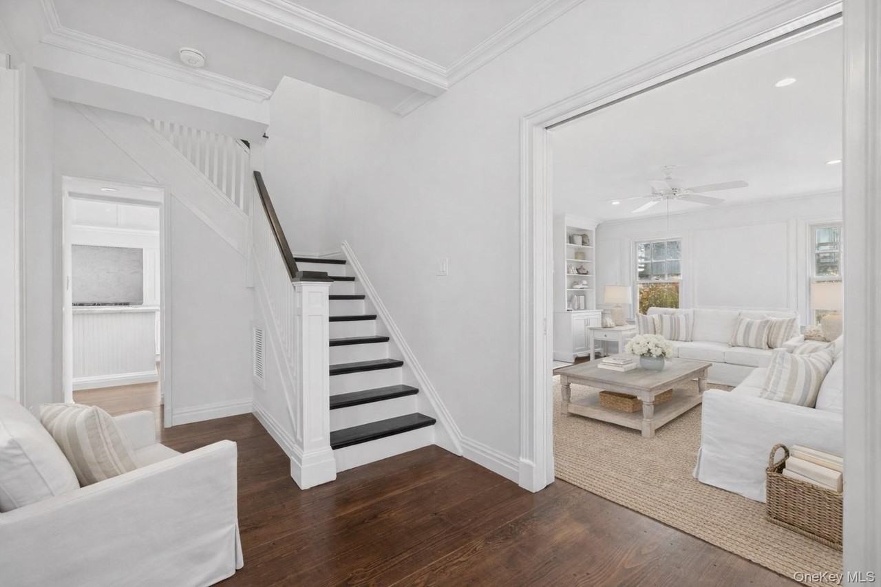 81 Foster Ave - Photo 4 of 16