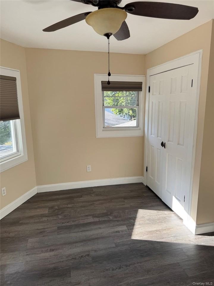 164 Sterling Pl - Photo 4 of 14