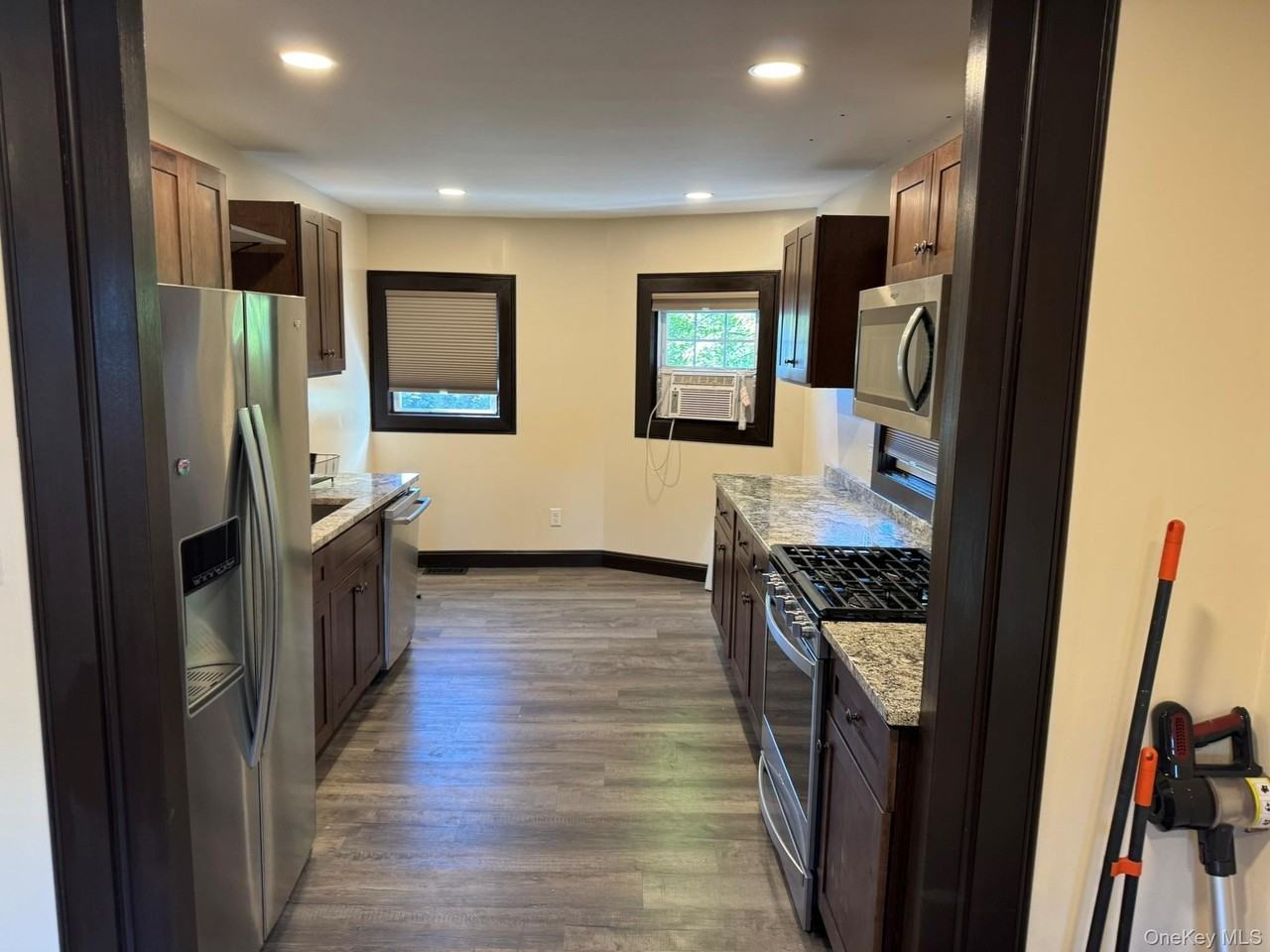 164 Sterling Pl - Photo 7 of 14