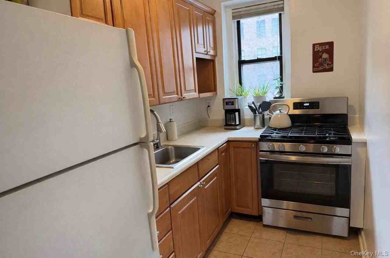 300 Main St Apt 2e #2E - Photo 4 of 6