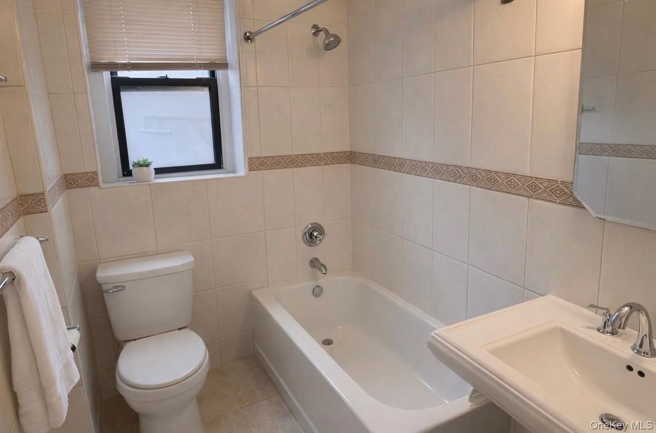 300 Main St Apt 2e #2E - Photo 6 of 6