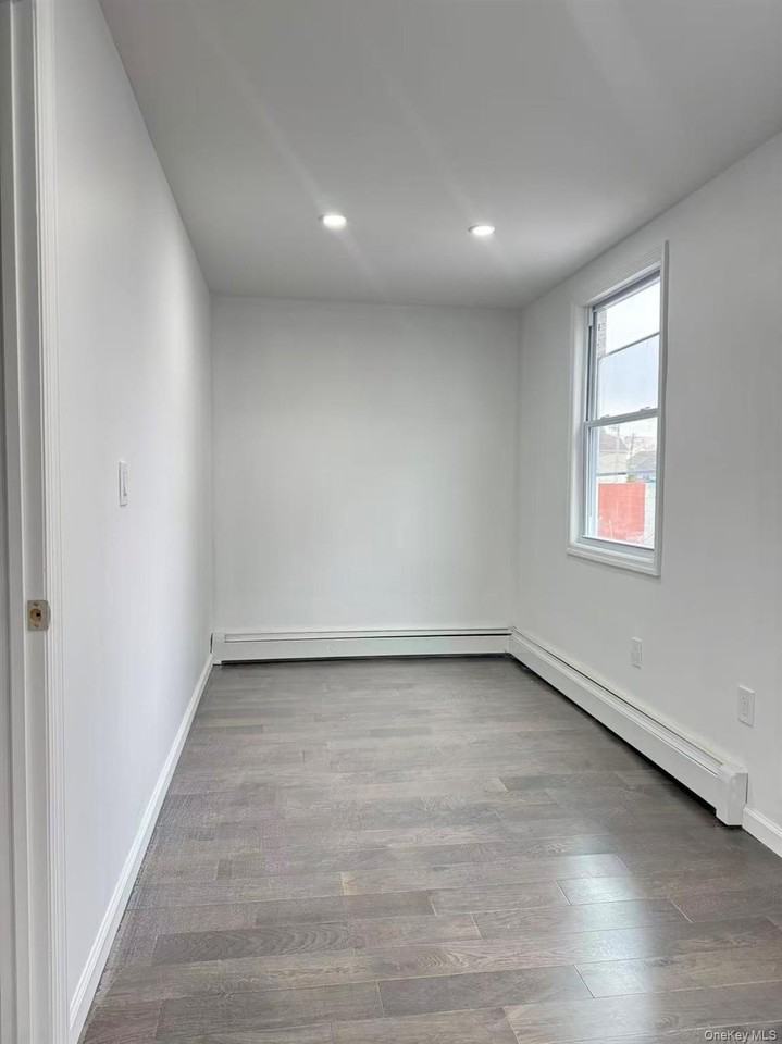 11221 15th Ave - Photo 3 of 6