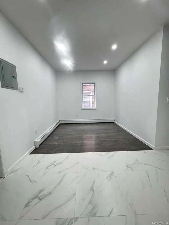 11221 15th Ave - Photo 4 of 6