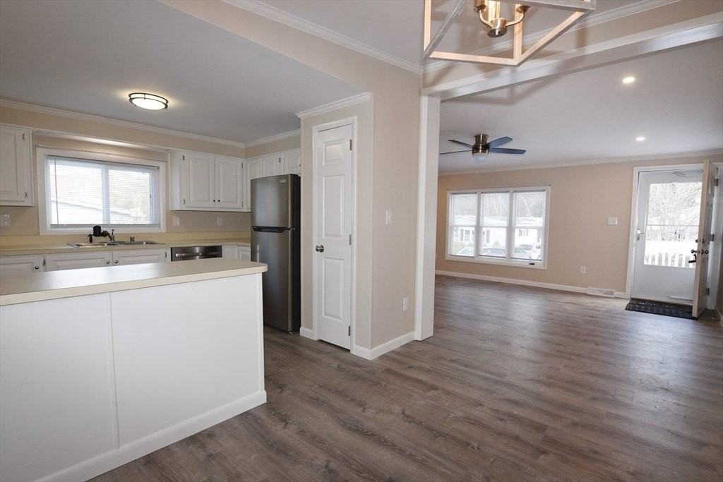 6 Canterbury Ln Unit 6 #6 - Photo 2 of 32