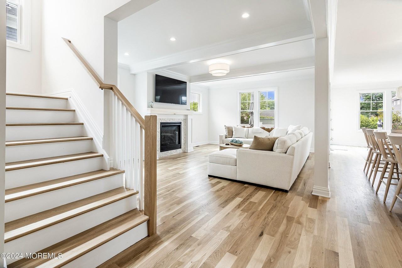 555 Sussex Ave - Photo 5 of 28