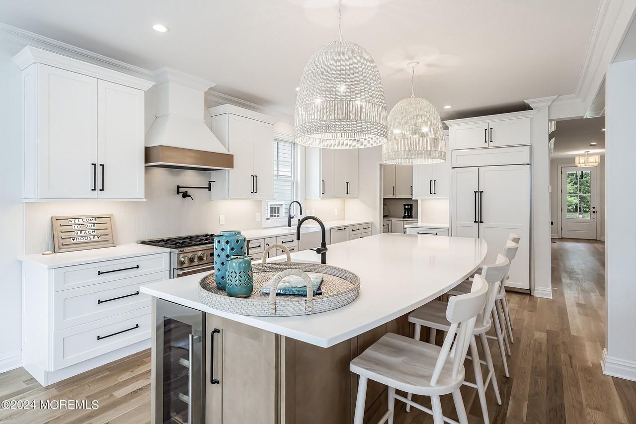 555 Sussex Ave - Photo 7 of 28