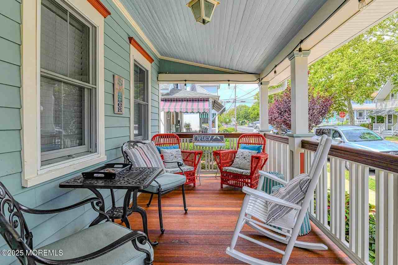 86 Franklin Ave - Photo 3 of 24