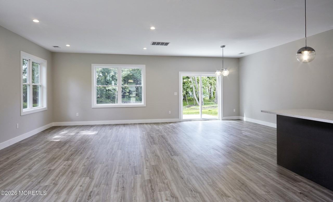 28 Colfax St - Photo 7 of 30