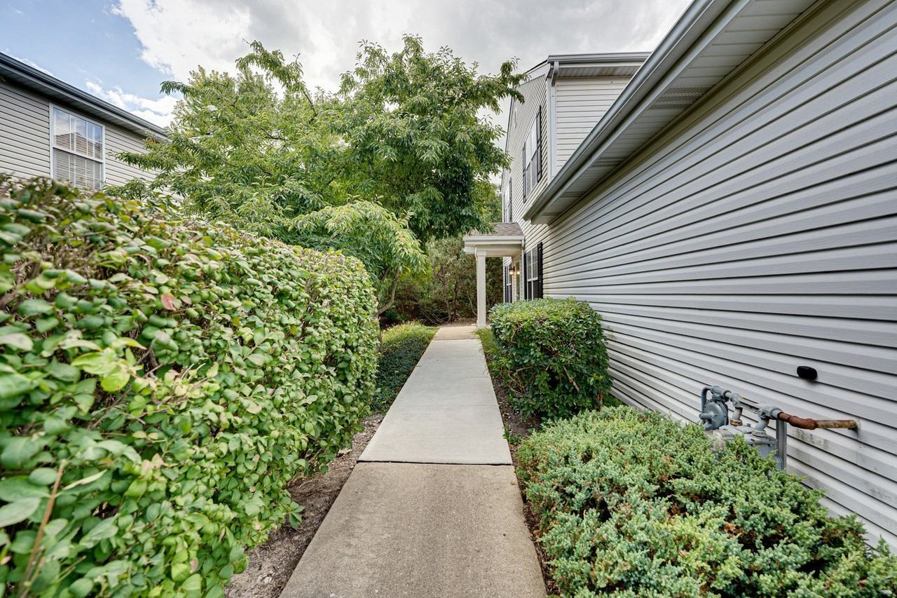 2427 Stoughton Cir Unit 2427 #2427 - Photo 3 of 16