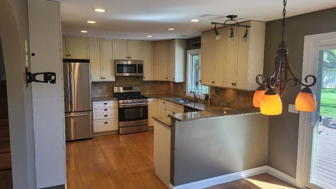 28W661 Douglas Rd - Photo 2 of 20