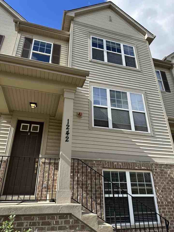 1242 Evergreen Ave - Photo 2 of 17