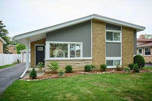 featured image of 8926 Natoma Ave