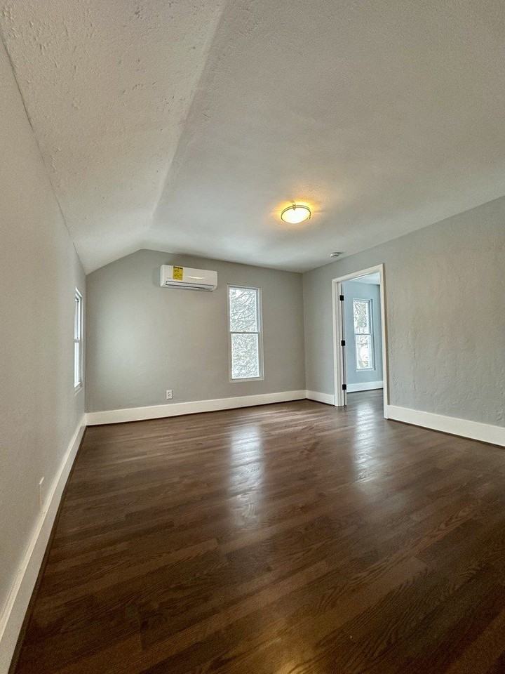 914 Garfield Ave Unit 2 #2 - Photo 3 of 10