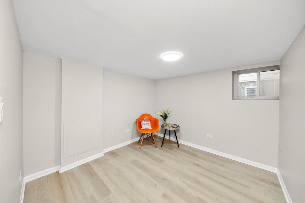 4735 N Kilbourn Ave Unit G #G - Photo 7 of 10