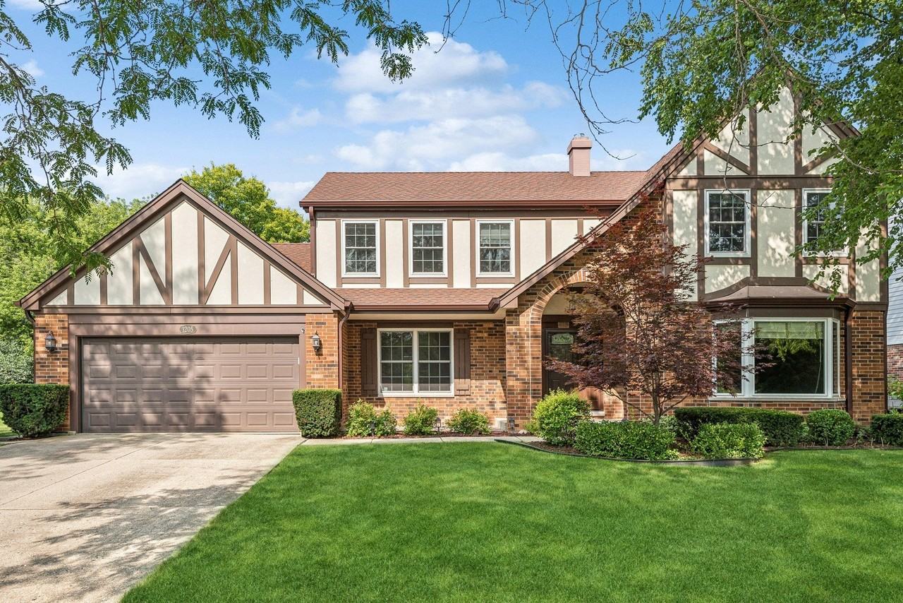 1205 Brian Cir - Photo 2 of 37