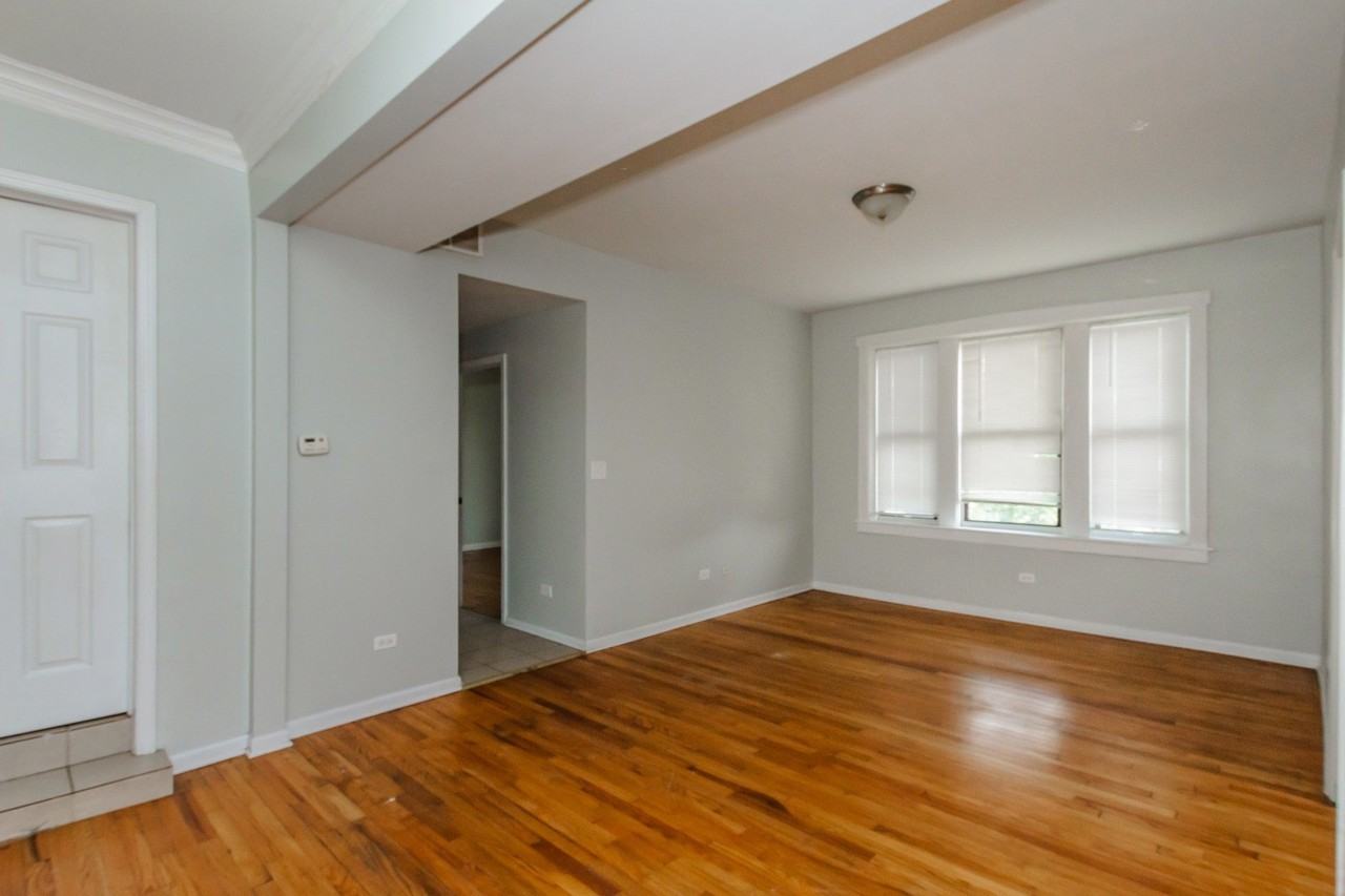 3734 W Lawrence Ave Apt 3 #3 - Photo 2 of 11