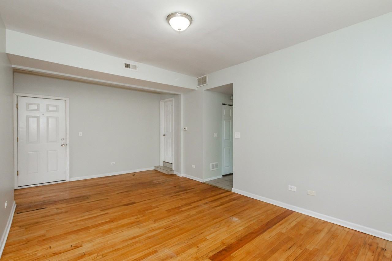 3734 W Lawrence Ave Apt 3 #3 - Photo 3 of 11