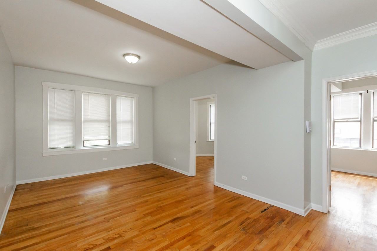 3734 W Lawrence Ave Apt 3 #3 - Photo 4 of 11