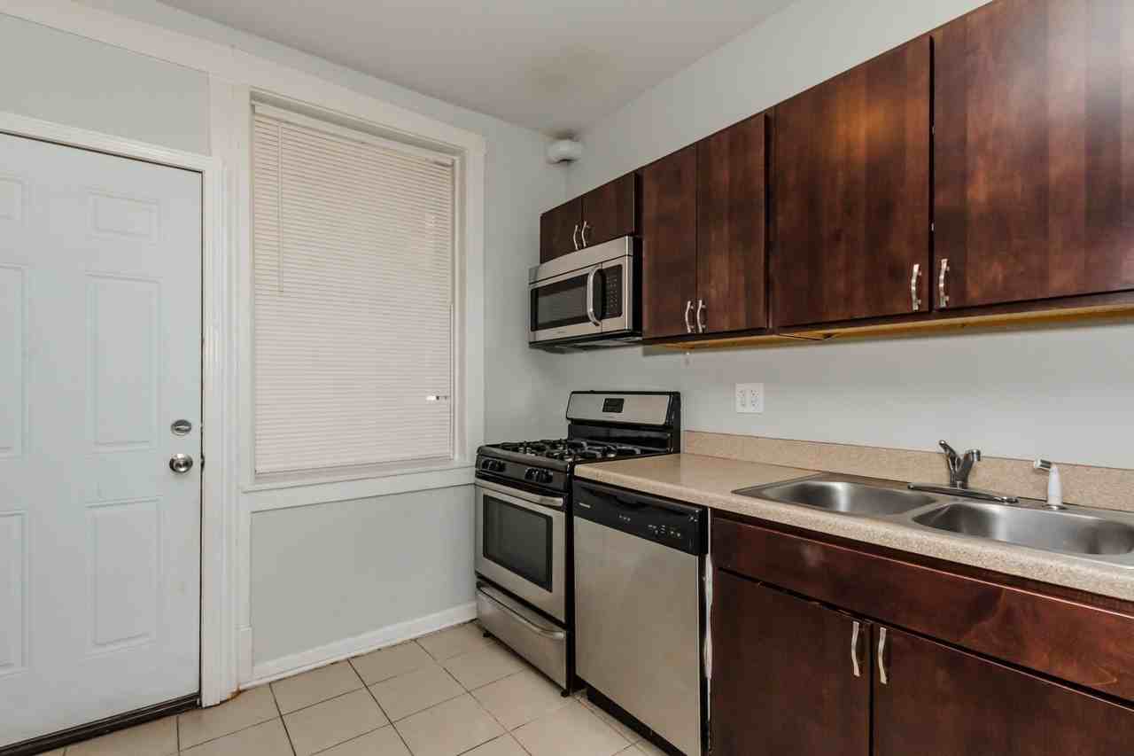 3734 W Lawrence Ave Apt 3 #3 - Photo 5 of 11