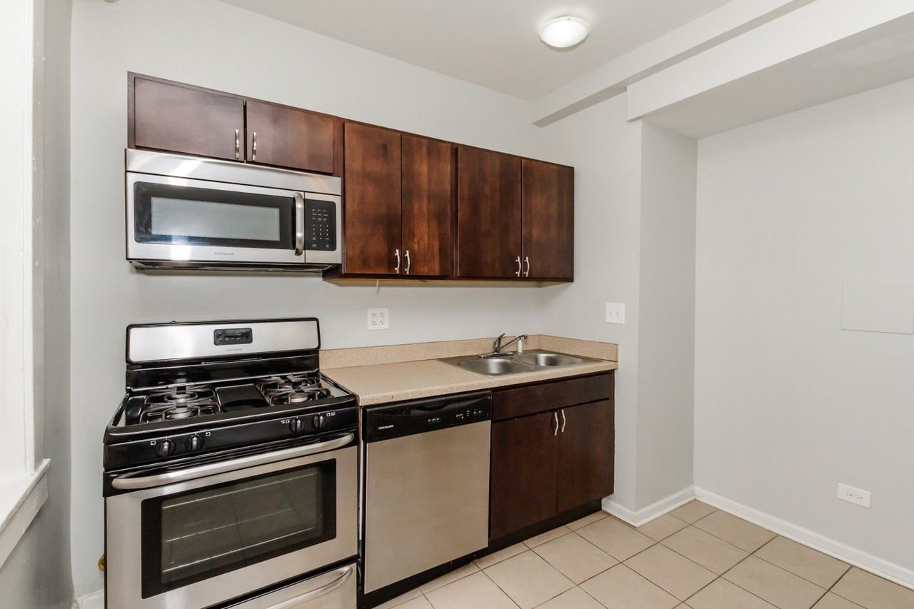 3734 W Lawrence Ave Apt 3 #3 - Photo 6 of 11