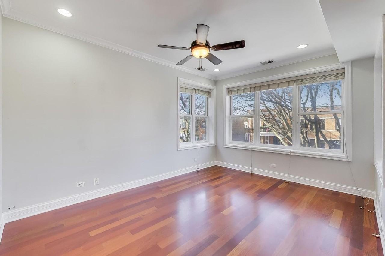 4331 N Sacramento Ave Apt 2 #2 - Photo 3 of 21