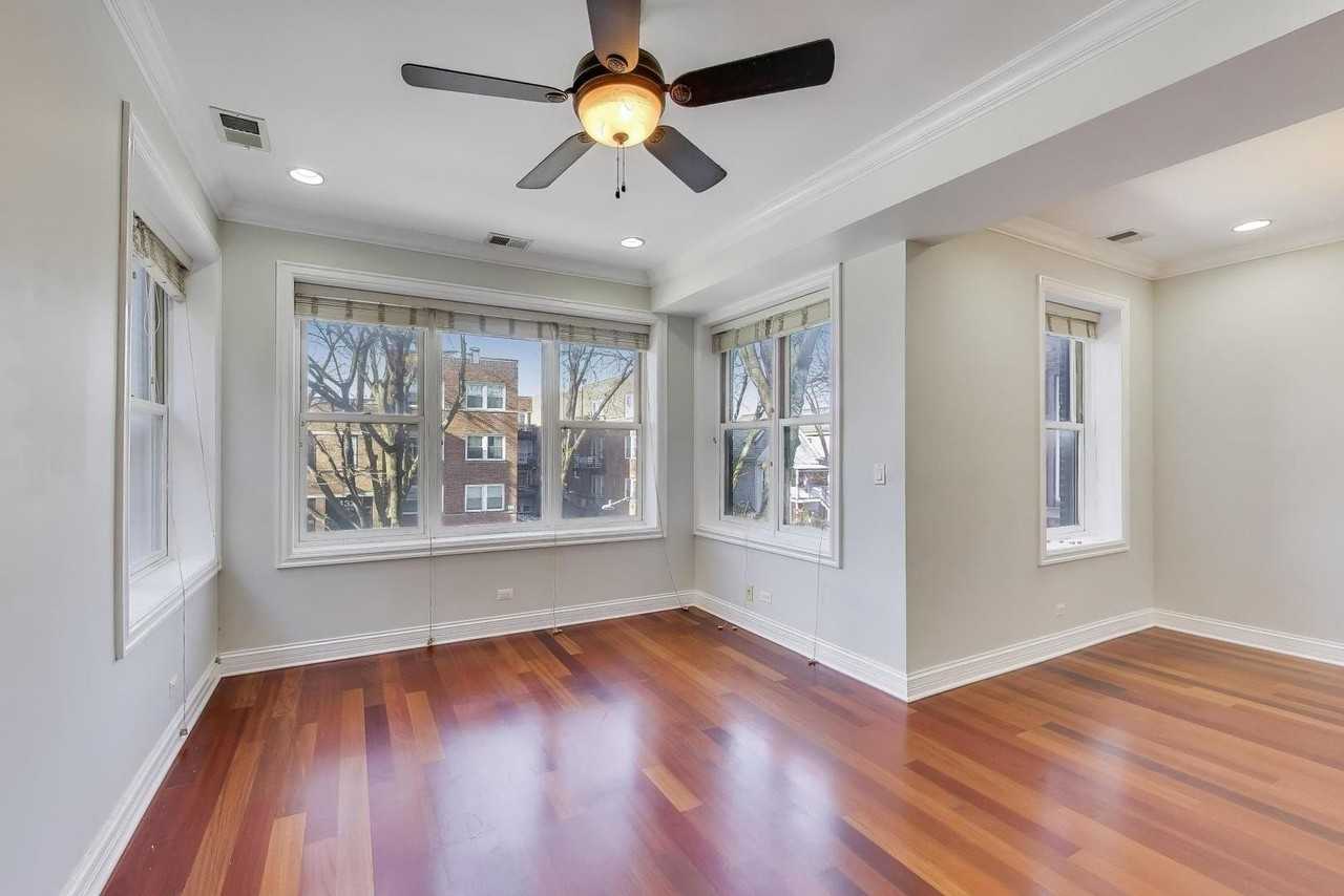 4331 N Sacramento Ave Apt 2 #2 - Photo 4 of 21