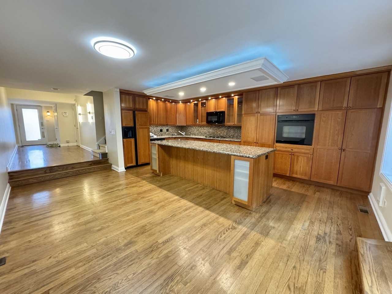 1628 N Mohawk St - Photo 3 of 18