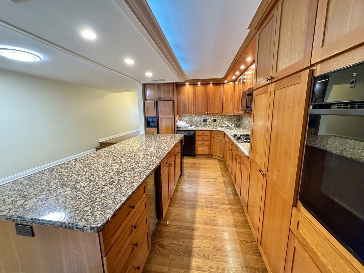 1628 N Mohawk St - Photo 4 of 18