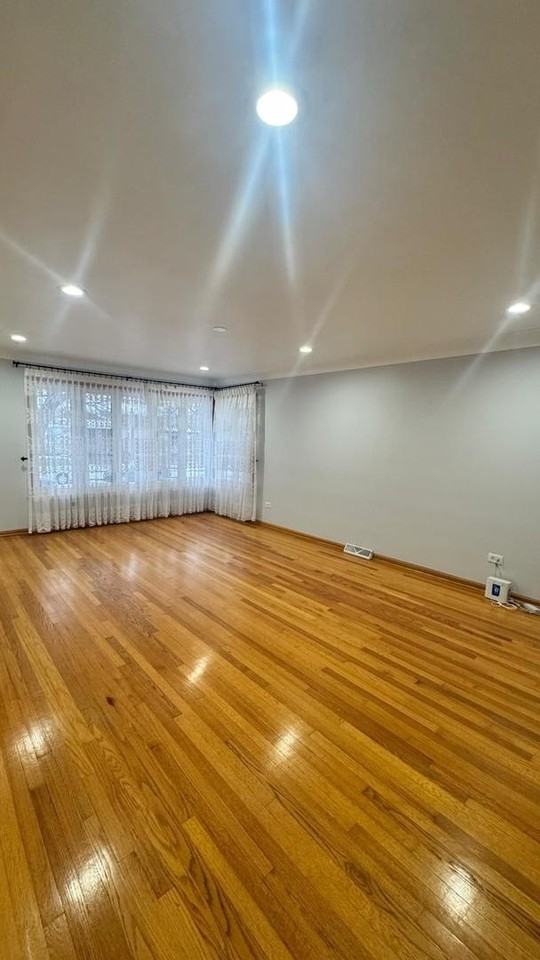 5323 S Narragansett Ave - Photo 4 of 10