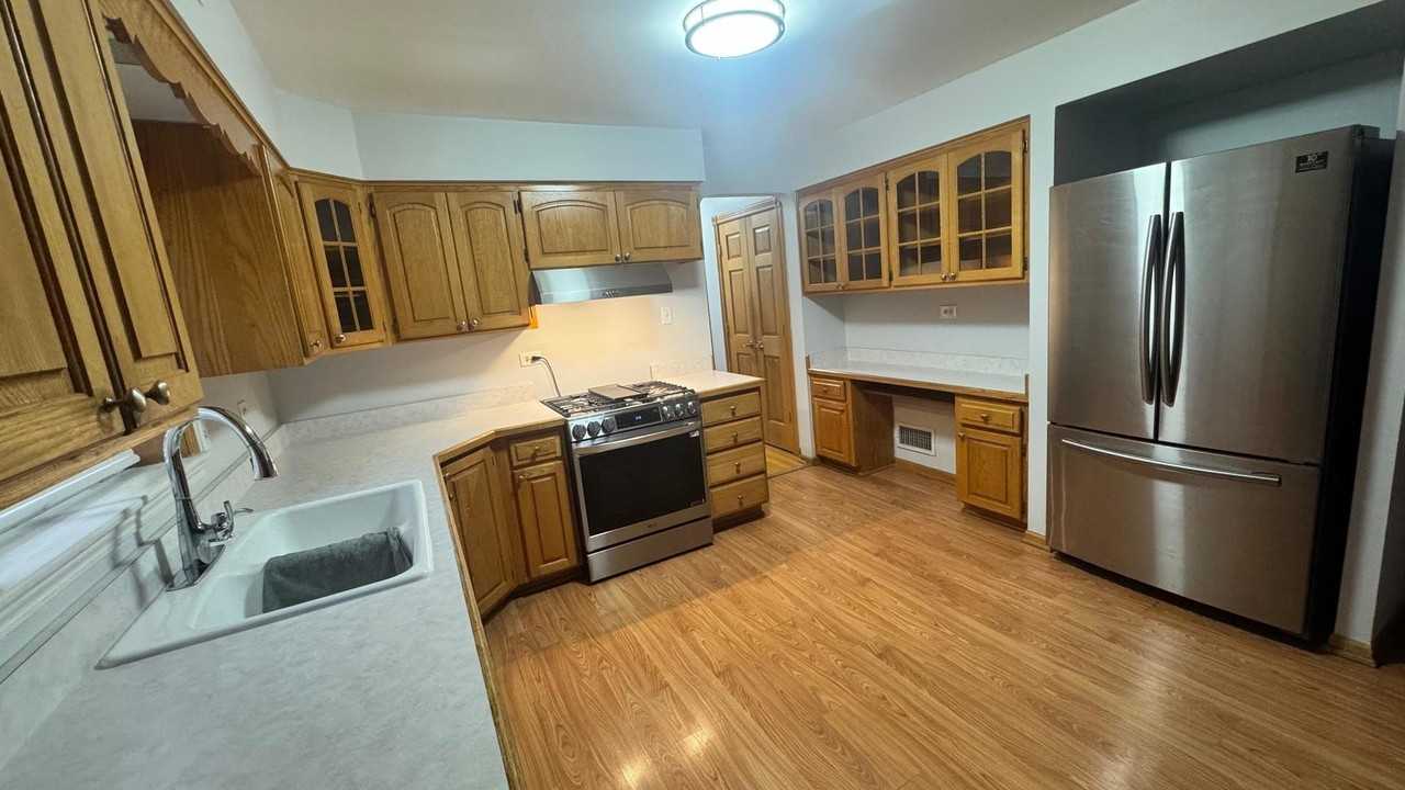 5323 S Narragansett Ave - Photo 5 of 10