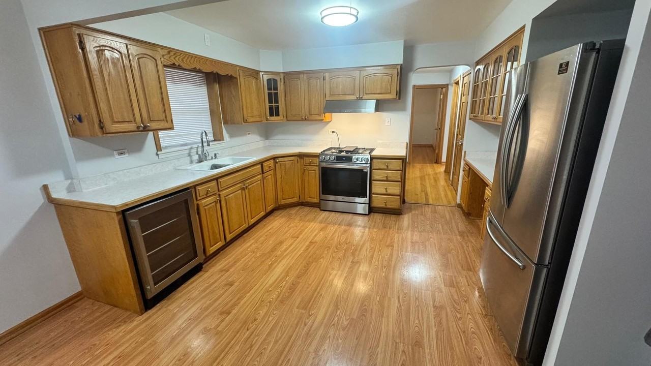 5323 S Narragansett Ave - Photo 6 of 10