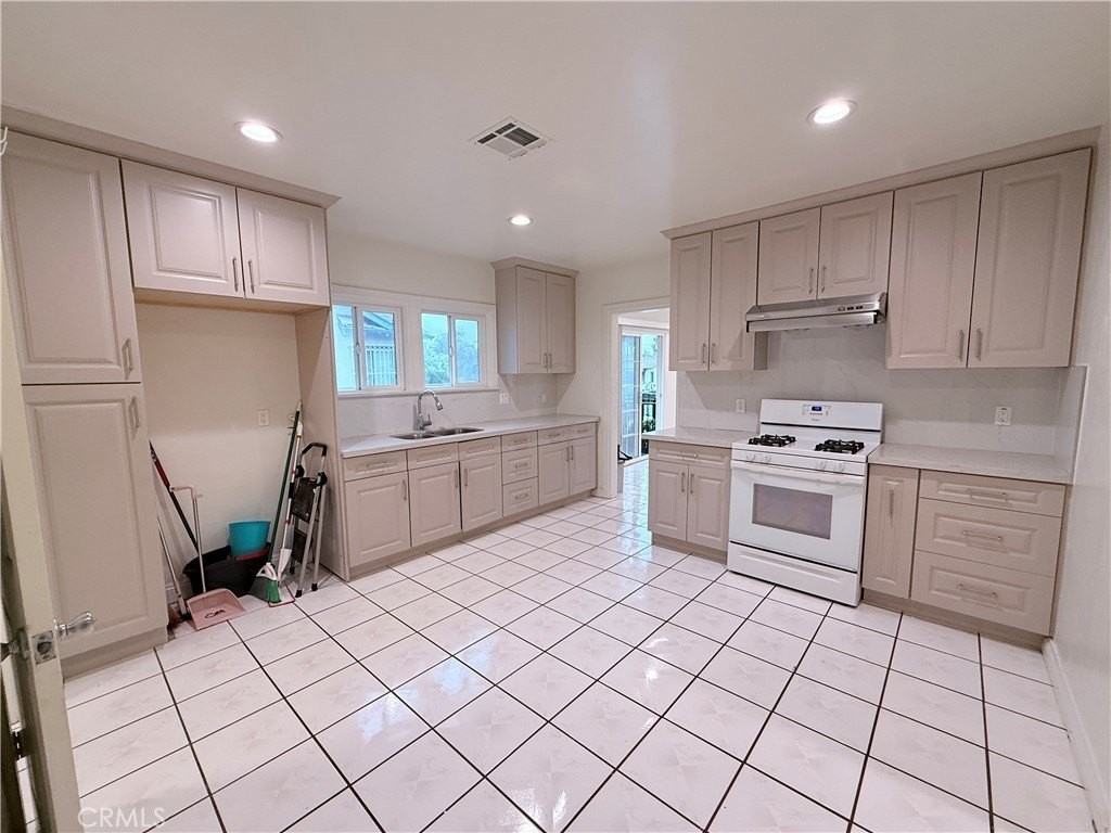 1837 S 7th St - Photo 7 of 17