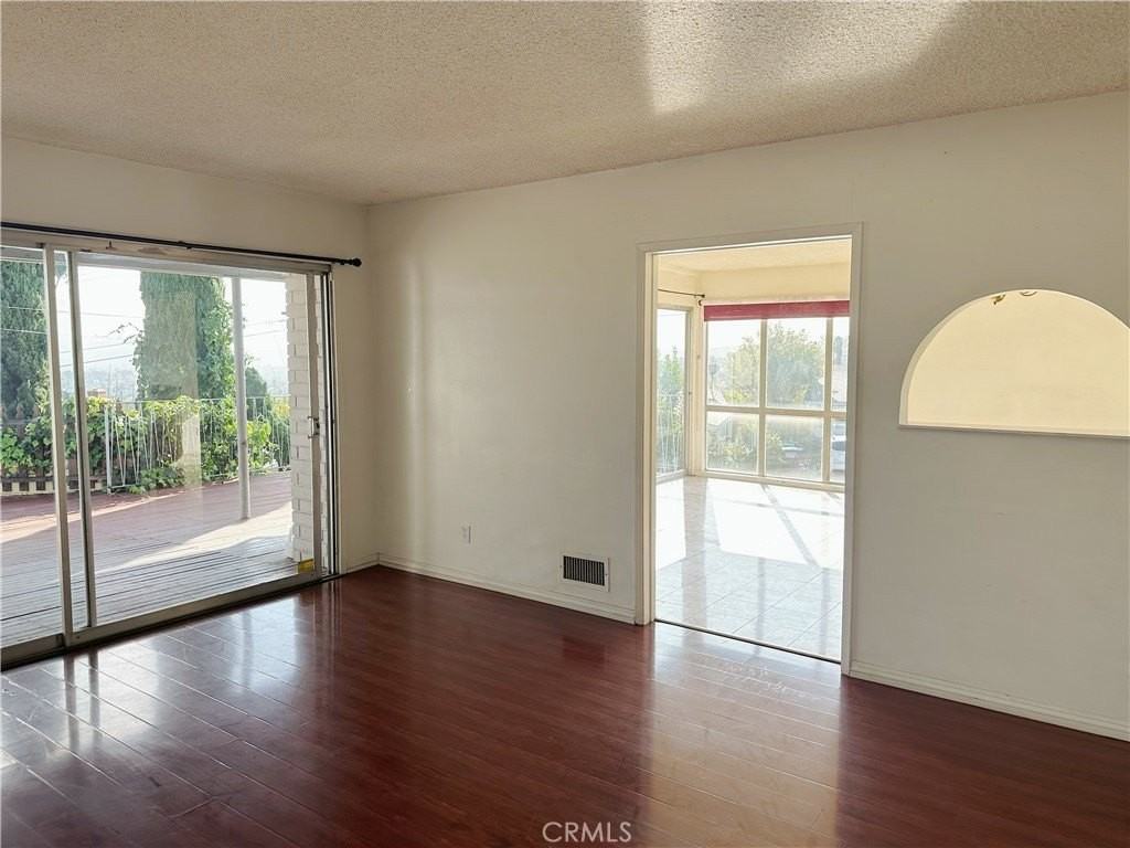 712 Plateau Ave - Photo 4 of 24