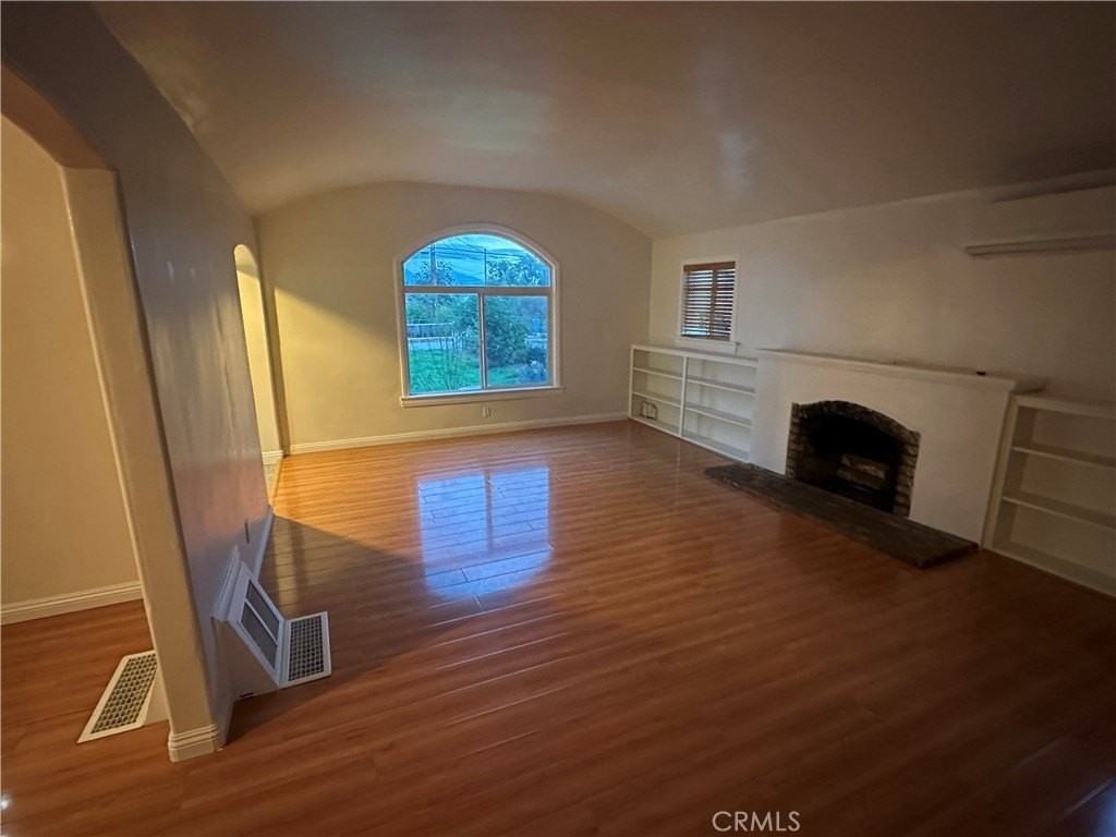 2972 June St - Photo 3 of 16