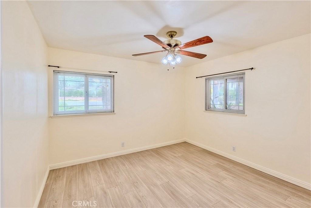 386 W 16th St - Photo 6 of 16