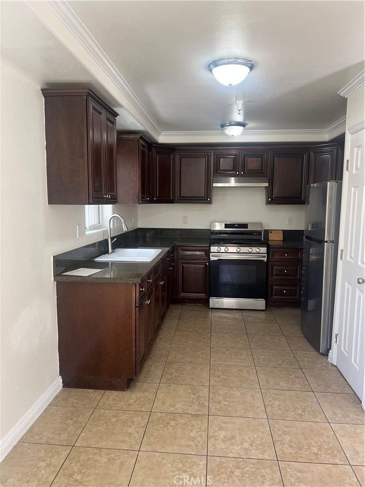 1314 E 48th St - Photo 3 of 17