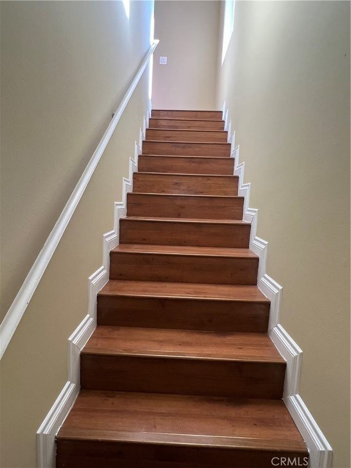 1577 E 51st St - Photo 4 of 20