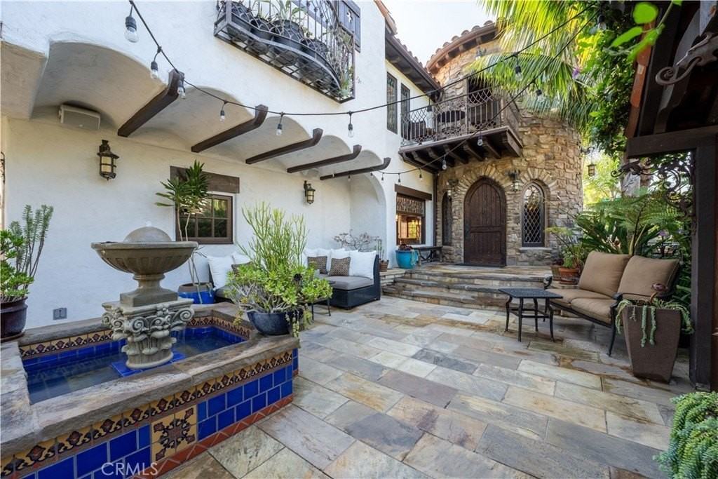 1481 Santa Cruz St - Photo 2 of 50