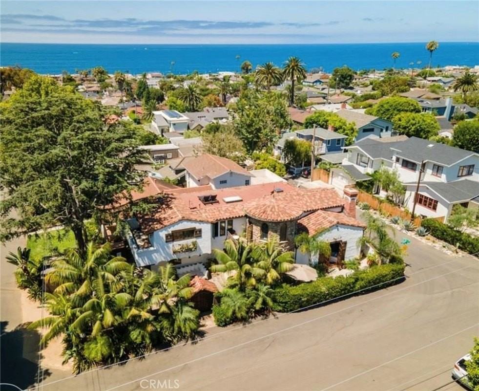 1481 Santa Cruz St - Photo 6 of 50