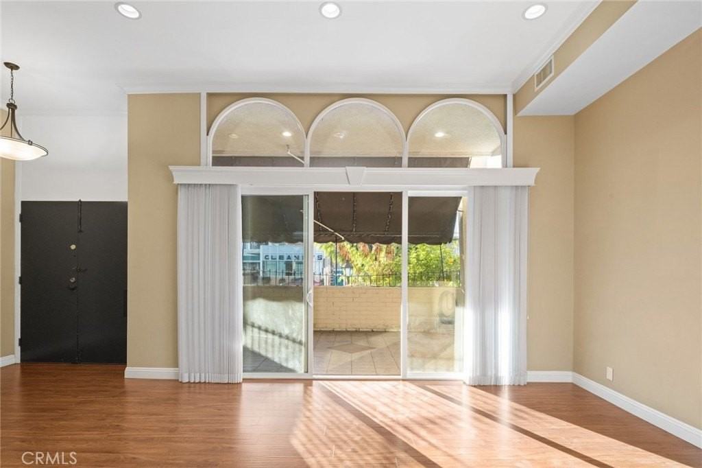 5242 Lindley Ave - Photo 3 of 31