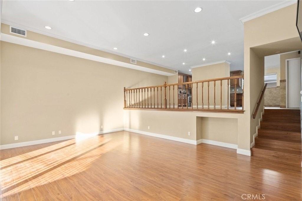 5242 Lindley Ave - Photo 5 of 31