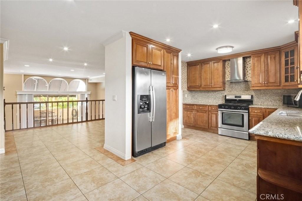 5242 Lindley Ave - Photo 7 of 31