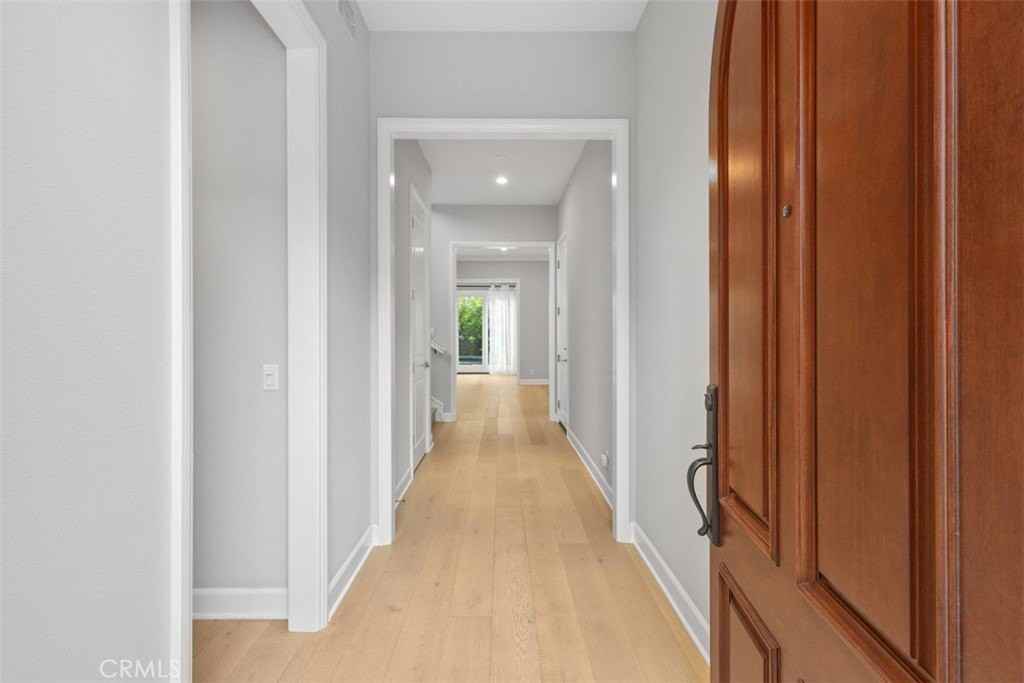 70 Thoroughbred - Photo 5 of 38