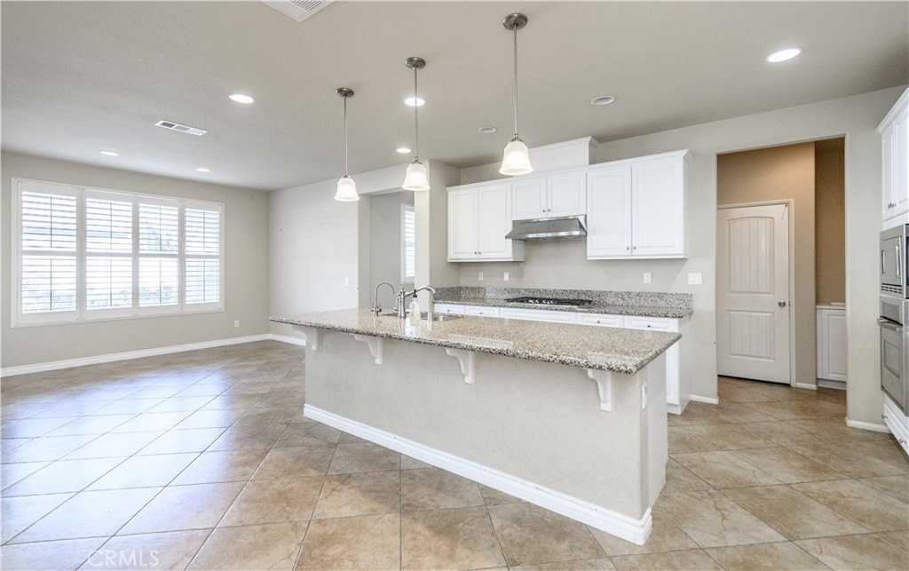 6013 Flagstaff Dr - Photo 5 of 35