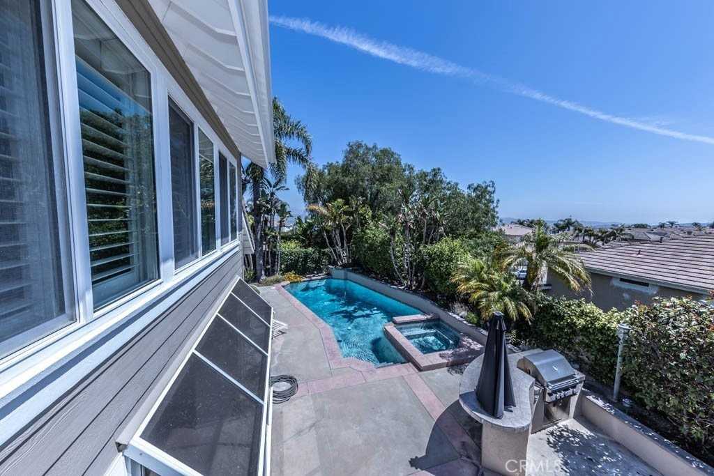 2871 N Roxbury St - Photo 2 of 25